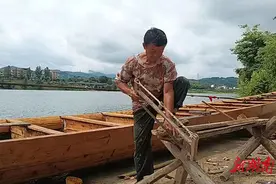 钟情龙舟42载——记“龙舟匠人”石绍尚图片