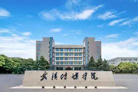 快！读这所学校，有机会跟我当同事图片