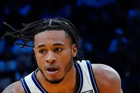 竟然捡回来了！美记：火箭考虑过用4号签选惠特摩尔图片