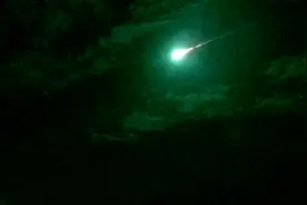 UFO or 流星？昨晚成都天空到底是啥？最新回应图片
