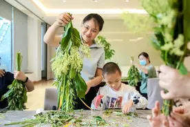 菖蒲艾草变身花束，端午氛围拿捏住了图片
