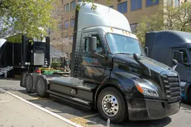 美国将要求大货车大客车装自动刹车系统图片