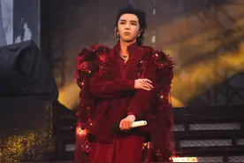 华晨宇冒雨开唱，回到“梦开始的地方”图片