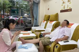 家楼下的社区修脚店悄悄干了一件“大事”，后来发生的事更暖心图片