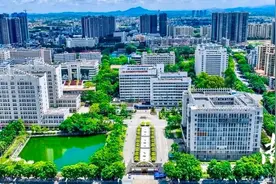 广东石油化工学院计划招生6500人，新增2个专业！最新志愿填报指南→图片