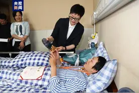 杭州跳江救人小哥彭清林获见义勇为二等功图片