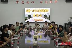 临澧一中举行新进教师“入职结对”座谈会图片