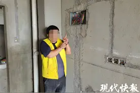 拉出墙里的电线，男子偷了一个多月才被发现图片