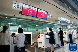 机场“一证通关”不能是“只允许身份证通关” | 新京报快评图片