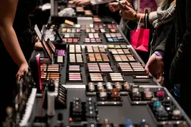 3000元化妆品用完后空瓶竟卖300元！空瓶背后暗藏造假产业链，网友热议......图片