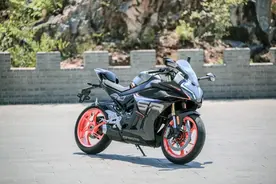 外观&配置双重进化，实拍春风450SR S图片