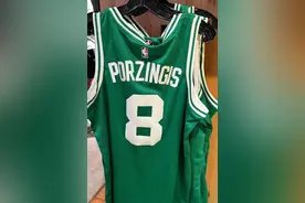 波尔津吉斯将改穿8号球衣 因绿军6号球衣为纪念指环王而退役图片