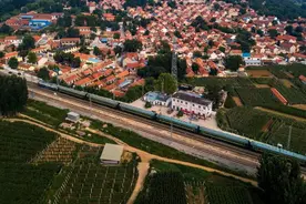 国铁济南局7月1日实行新的列车运行图图片