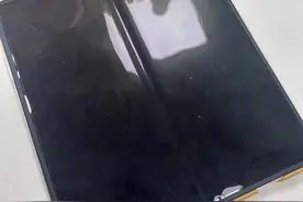 老叶较真丨用了半年后黑屏且没伤痕！荣耀维修人员称屏幕系人为损害，不在保修范围内图片