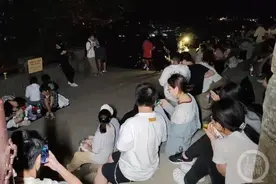 大学生夜爬缙云山看日出火了，官方：很危险，将限流图片
