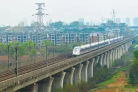 7月1日起，成都至北京间将开行复兴号智能动车组图片