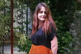 美女艺术家勇敢袒露不完美图片