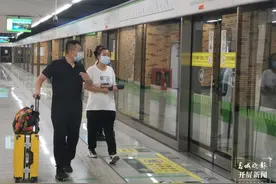 昆明地铁5号线“1岁”啦：它让我的生活_____图片