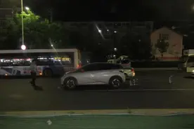 行人横穿马路被撞伤 救助基金助其转危为安图片