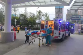 青海6岁男童严重烧伤生命垂危，千里转院华西二院！最新进展：已顺利入院图片