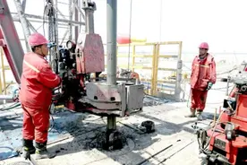 高温下鏖战“气老虎”图片