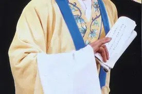 台上话筒故障，12岁男孩后台完美救场！​一开嗓惊艳众人图片