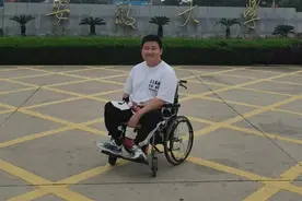 “轮椅男孩”，安徽大学欢迎你！图片