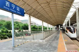 青藏高原首次开行G字头高铁 可达京沪图片