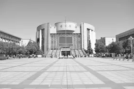 河南省洛阳市第一高级中学：与时偕行思大局 英才咸集攀高峰图片