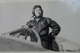 击落美军“双料王牌飞行员”后，他耗尽最后一滴油平安降落图片