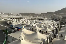 中国朝觐人员顺利完成正朝活动图片