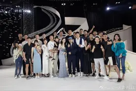 前八一男篮重聚 雷蒙晒婚礼照：感恩所有 7.3圆满礼成💕图片