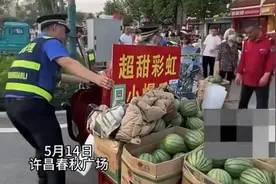 许昌城管“胖东来式”服务刷屏图片