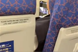 飞机滑行时机组成员用手机刷短视频？航司回应图片