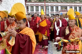 班禅额尔德尼·确吉杰布首访拉萨哲蚌寺图片
