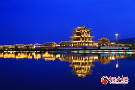 【陇拍客】嘉峪关：夏日南湖夜景旖旎图片