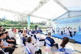 深圳南山推出中小学生体育积分赛暨赛艇联盟校积分赛图片