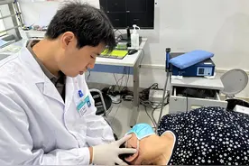 突然头晕目眩不要慌 到耳鼻喉科看一下图片
