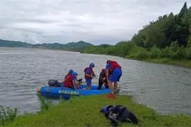 两兄弟露营垂钓不幸溺亡，警方：弟弟落水，哥哥下水施救出事，遗体第二天才打捞上来图片