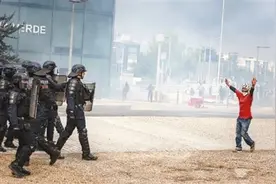 这起事件为何“点燃”法国民间情绪？街头暴力为何反复上演？图片