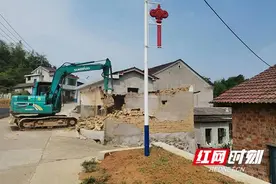 赫山区泥江口镇：拆除“空心房” 扮靓新颜值图片