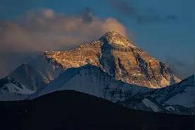 珠峰顶部积雪厚度9.5±1.2米！远超以往报道数据图片