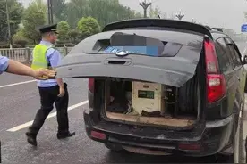 私家车非法改装变身“移动加油站”被查 驾驶员面临三万元罚款图片
