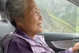 71岁奶奶一脸淡定带家人自驾川藏线 “ 4580米的垭口说翻就翻”图片