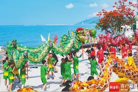 海报深观察 | 从小渔村到网红“打卡”地 三亚天涯小镇走红秘诀何在？图片