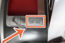 转发+收藏！火车上这些地方可以充电图片