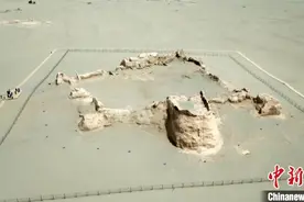 新疆巴州米兰古城遗址迎来旅游热（图）图片