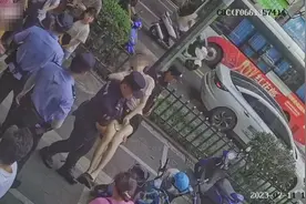 最美“公主抱”！女子疑因天热昏迷街头，巡警不到5分钟送医脱险图片