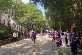 探访暑期开放的武汉大学：游客有序进校参观图片