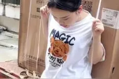 20岁女孩连续六年帮残疾父亲送货，最重背过近140斤的冰箱，当事人发声图片